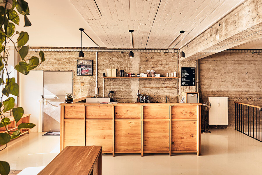 Athletik Docks – Empfangsbereich im privaten Trainingsstudio in Hamburg mit ruhiger Atmosphäre und hochwertigem Interior